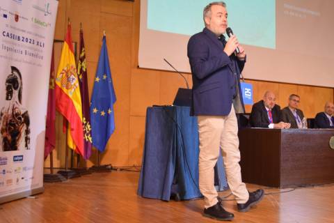 Rafael Valverde durante su participación en el Congreso de Ingeniería Biomédica.